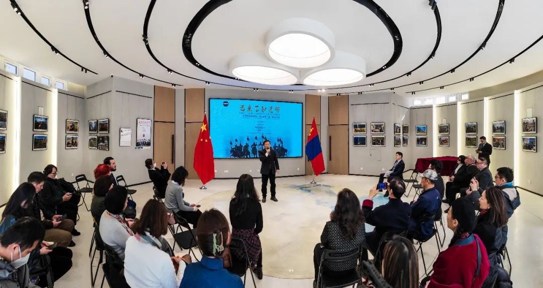 《远亲不如近邻》摄影展走进蒙古国驻华大使馆