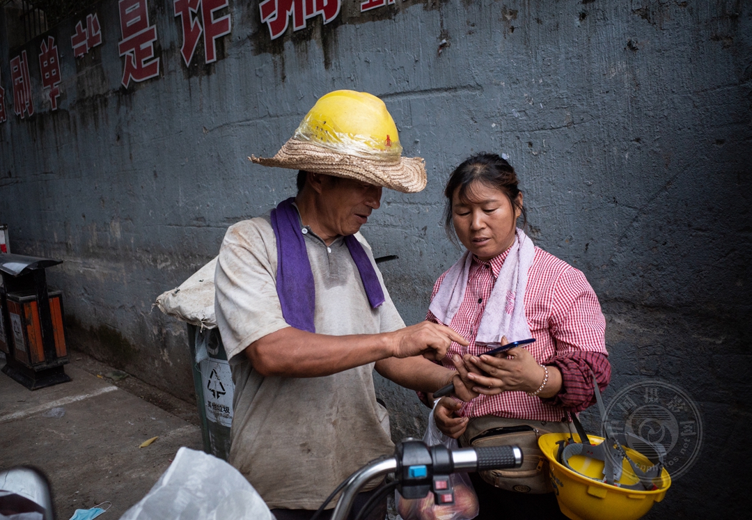 中国摄影网签约摄影师张从立：城中村的农民工